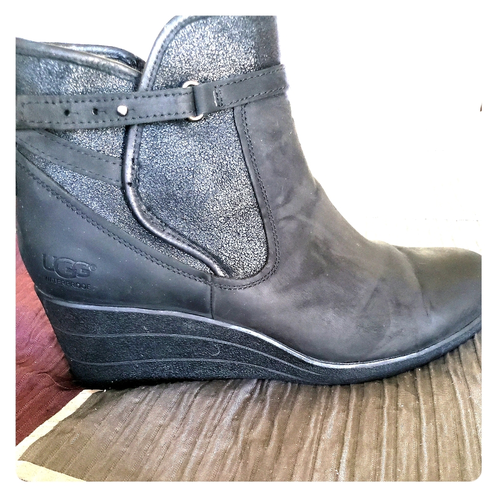 UGG Weatherproof Leather Booties Ladies size 12